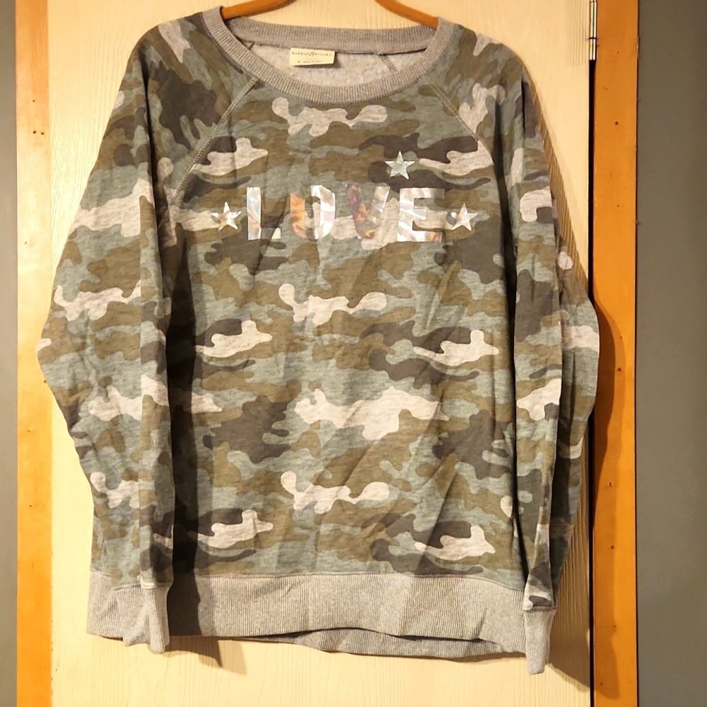 Camo sweatshirt with LOVE and stars shimmery print